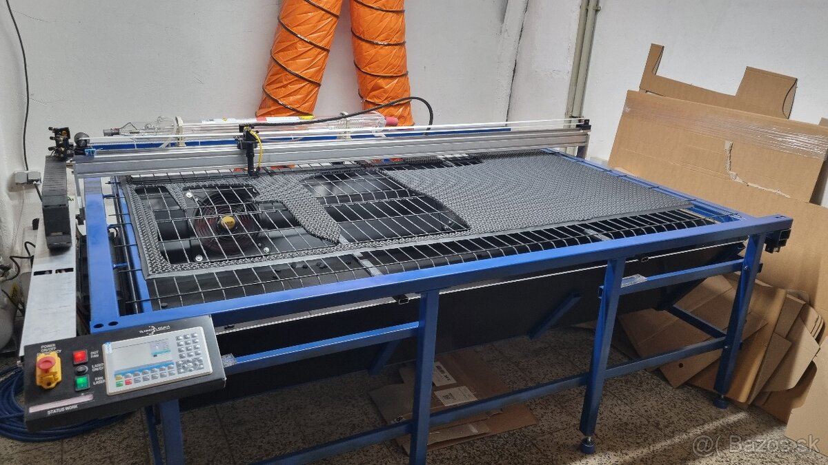 Laserový rezací stroj Co2, veľký pracovný stôl 2200x1500