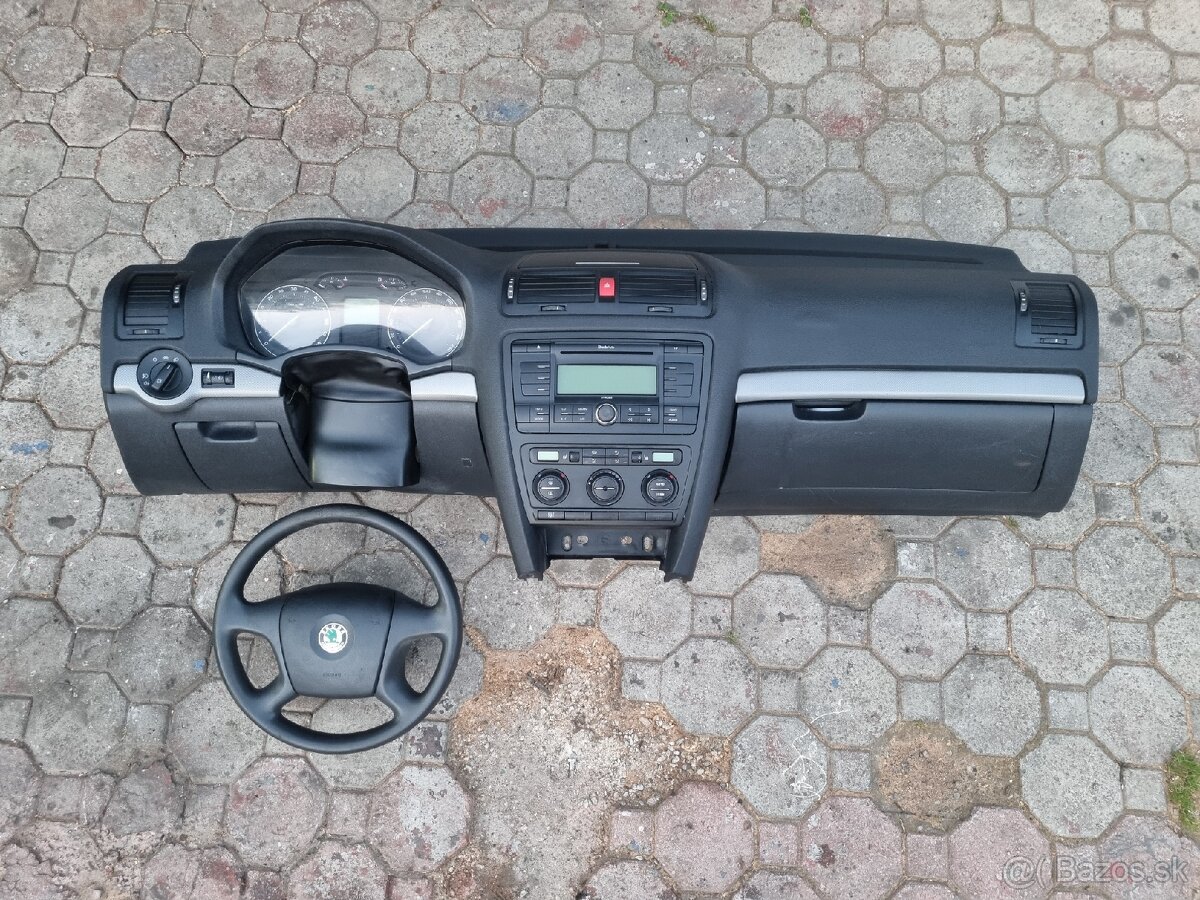 Škoda Octavia 2 Palubovka prístrojová doska