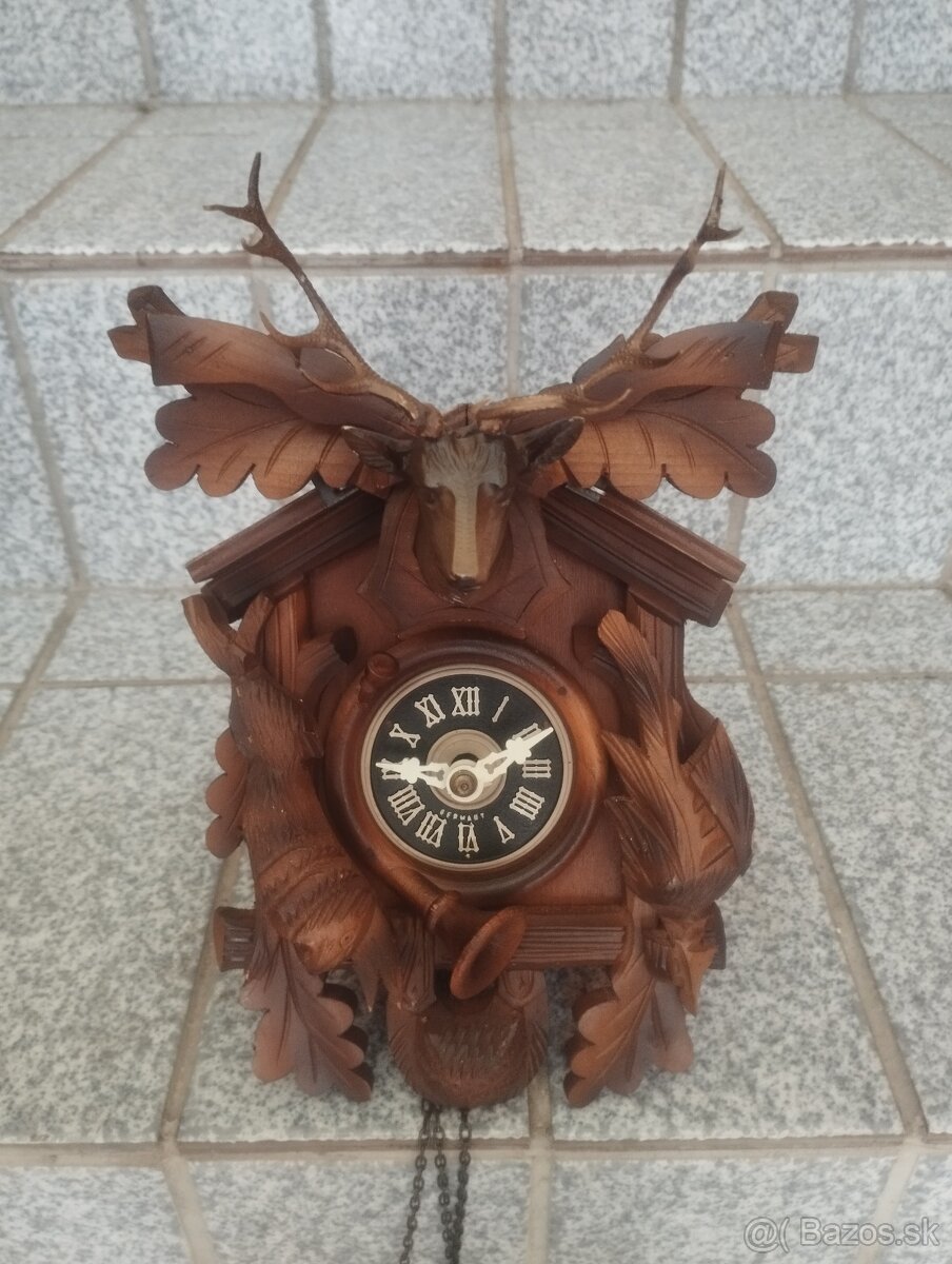 Kukučkove hodiny,žehlička na uhlie, monchichi,gitara cremona