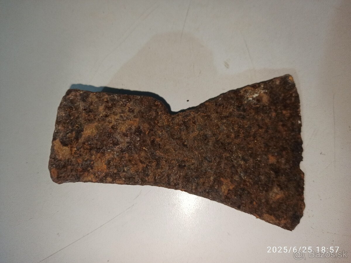 Stará sekera.