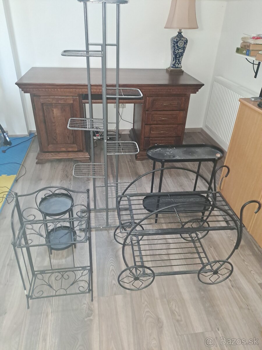 Kovové stojany na kvety