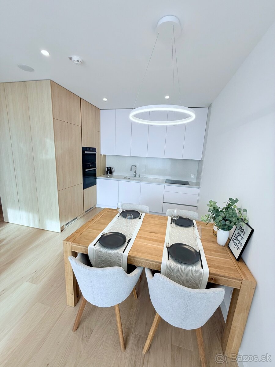 Prenájom 2izbový byt Rožňavská ulica Bratislava Olivia.