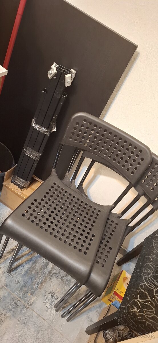 Predam jedalensky stôl 4 ks stoliciek ikea