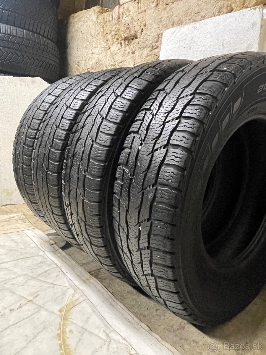 Nokian 205 R16C zimné