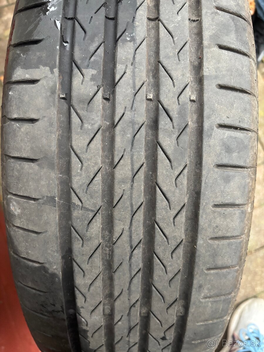 Continental letne 215/60 R 17 H