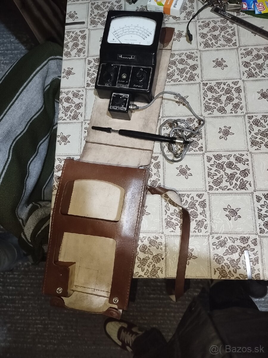 Historický elektronický teplomer z ČSSR–Elektron Thermometer