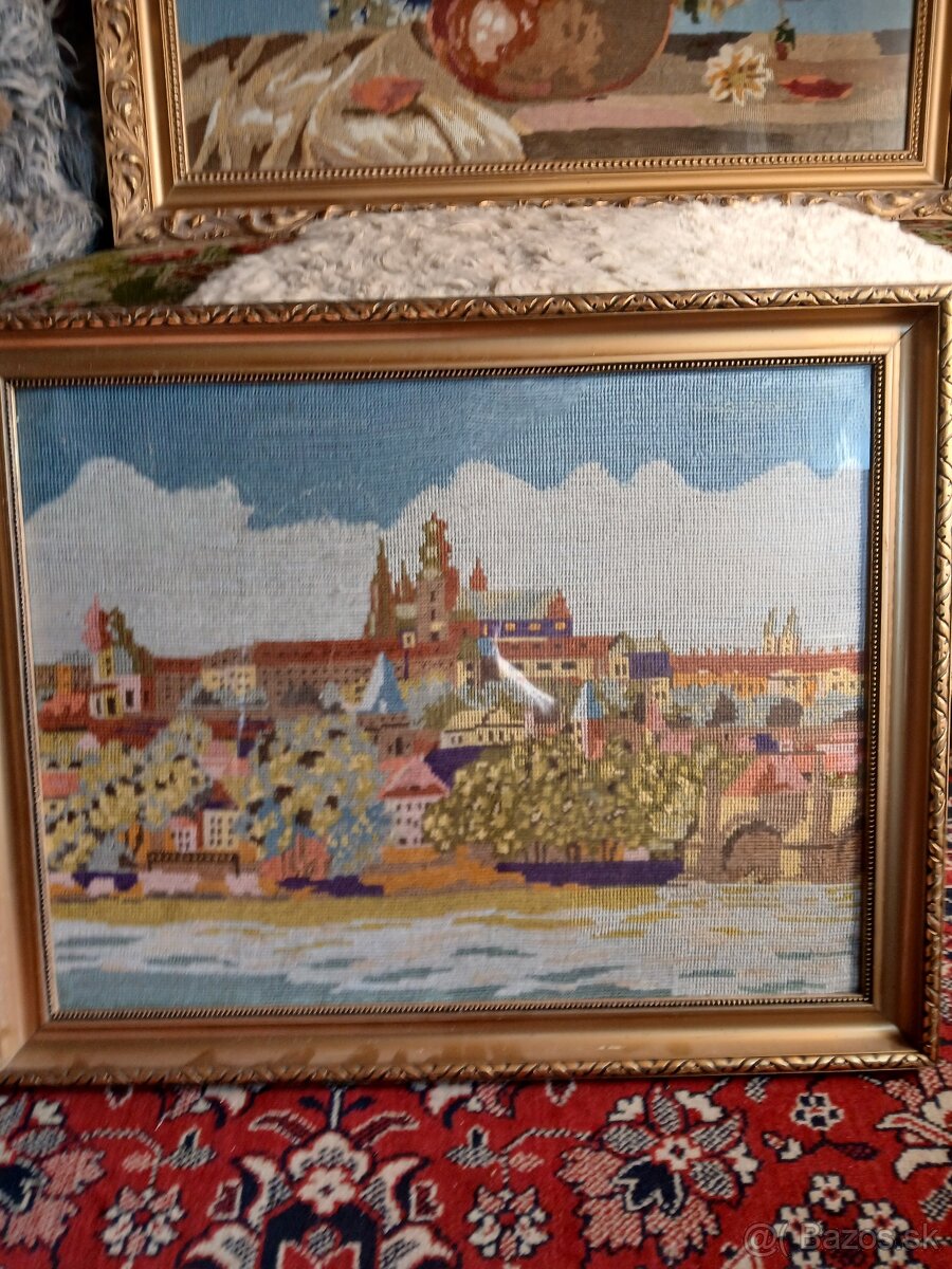 Veľký vyšívaný gobelín v masívnom ráme