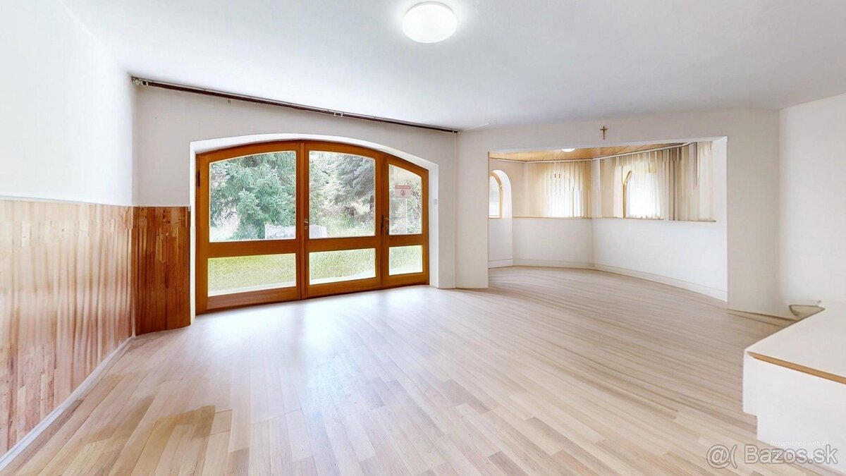 Na predaj, 8i rodinný dom 450 m2, pozemok 900 m2, Trnové,