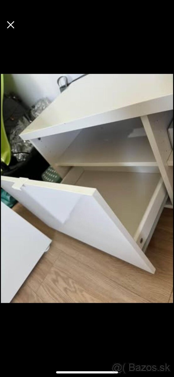 Stolík pod televízor