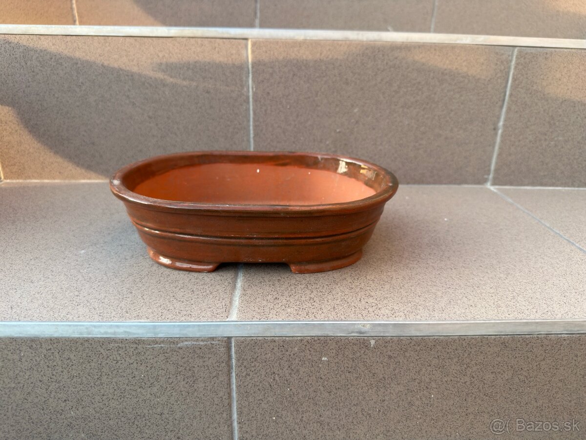 Keramicky kvetinac na Bonsai