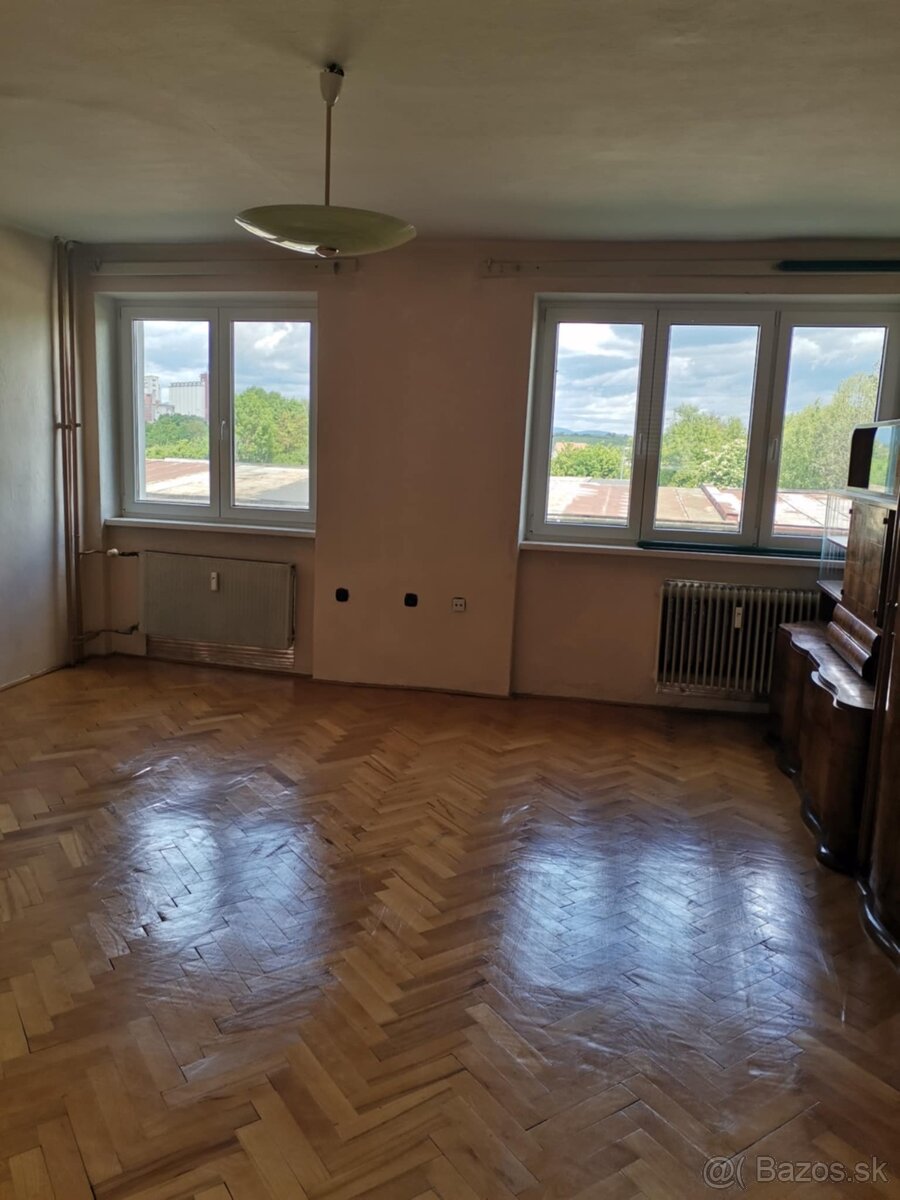 Veľmi pekný 3 a pol izbový byt