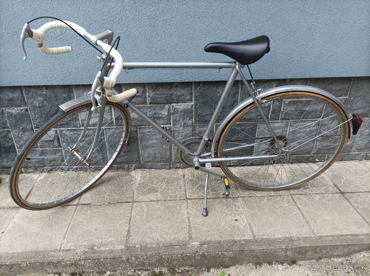 Cestny bicykel Favorit