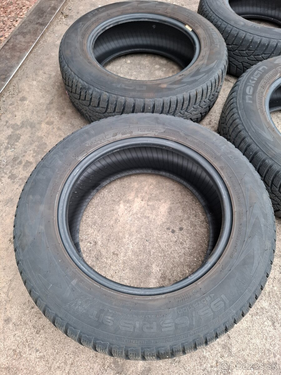 Predám zimné pneu NOKIAN 195/65 R15