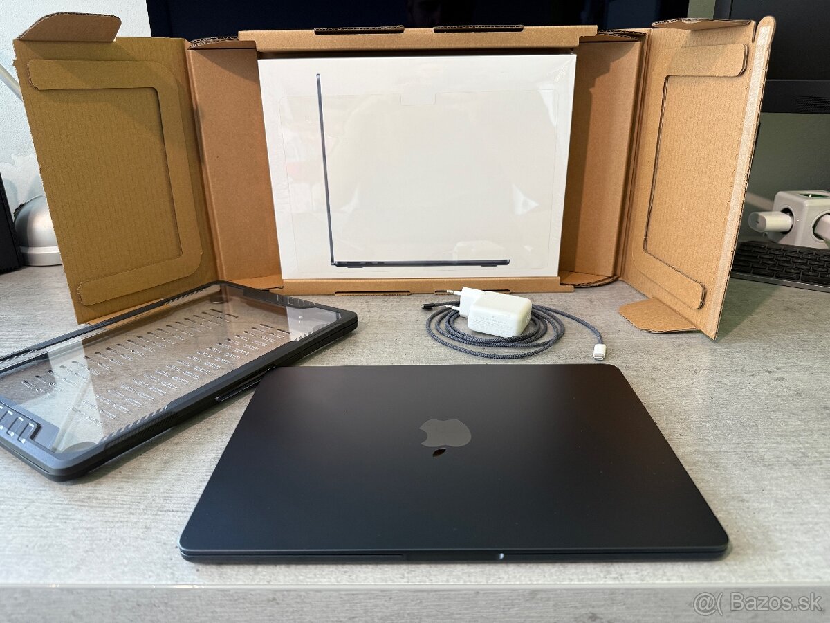 Apple Macbook Air 13 M2 22 / 16GB RAM / 512GB HDD / 92% Bat