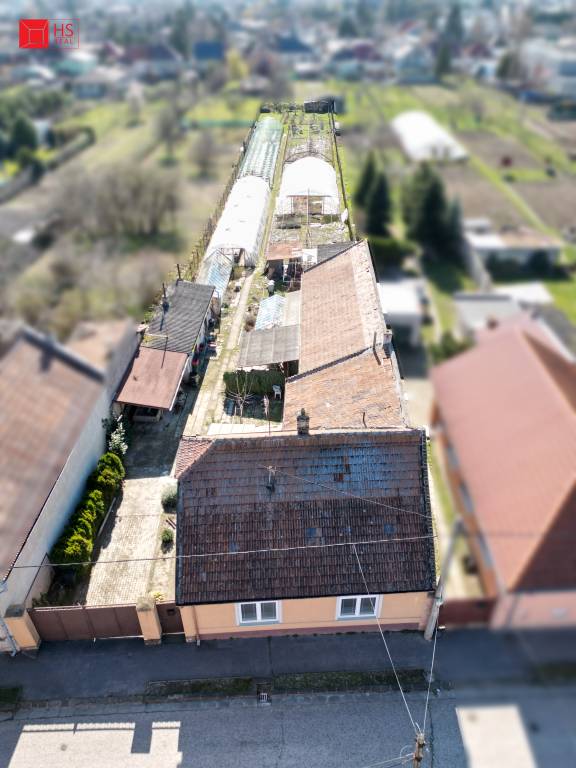 Predaj 20 á slnečného pozemku s RD v Nových Zámkoch.