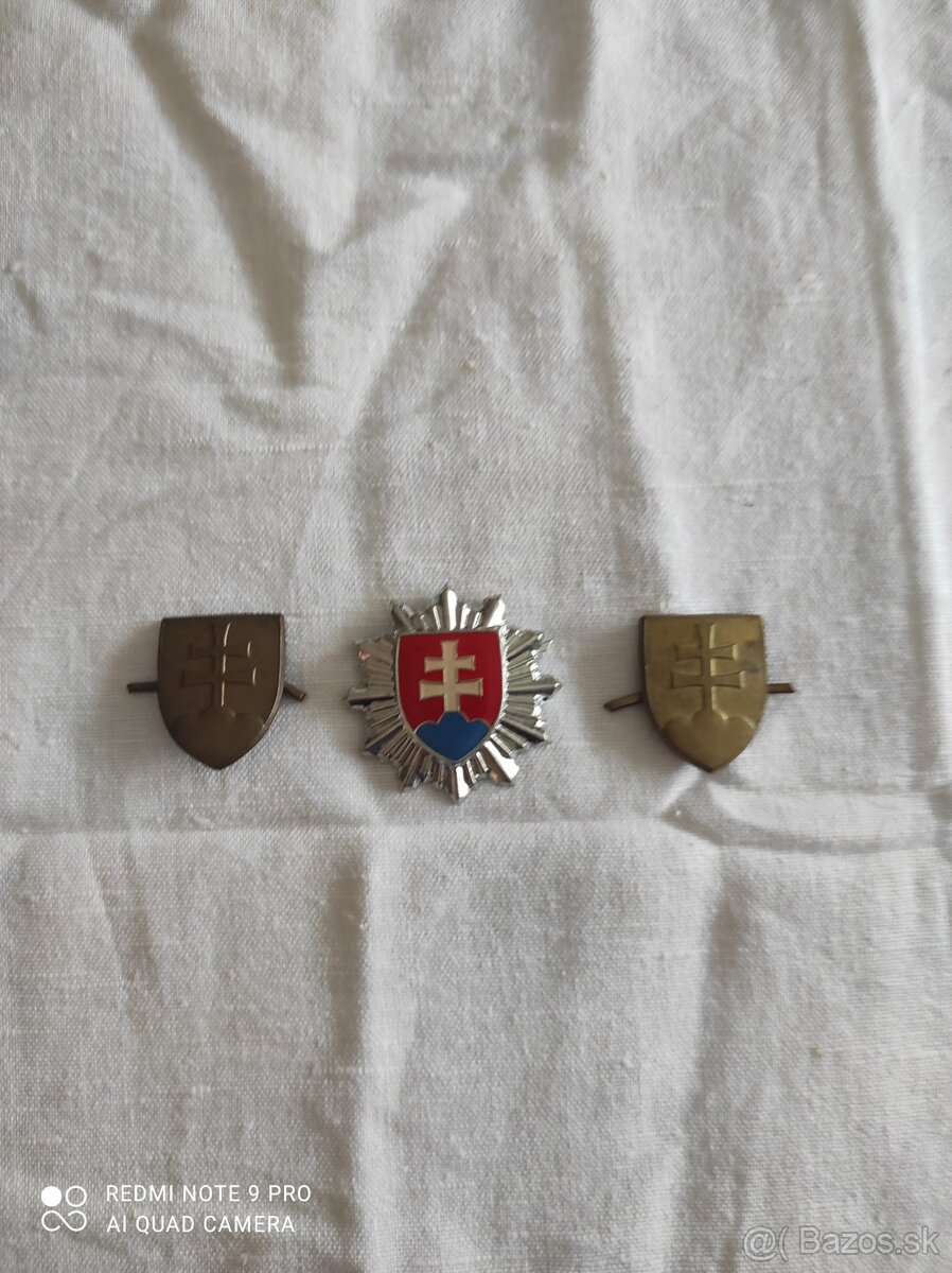Odznaky na policajnú čiapku