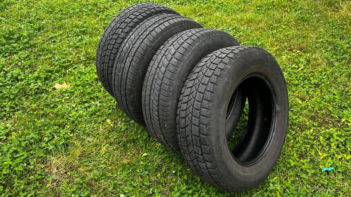 Zimne pneumatiky 215/70 R16