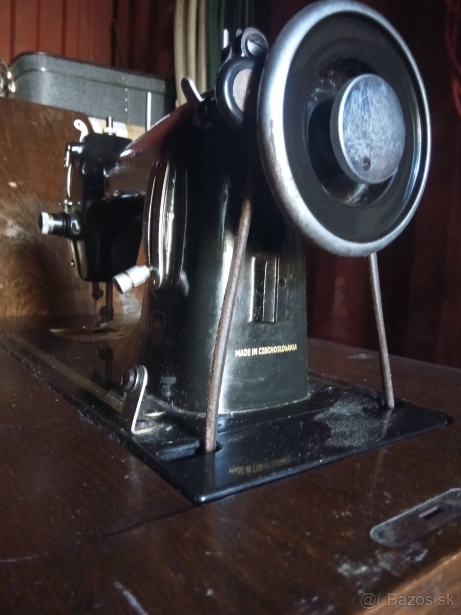 Šijací stroj MINERVA