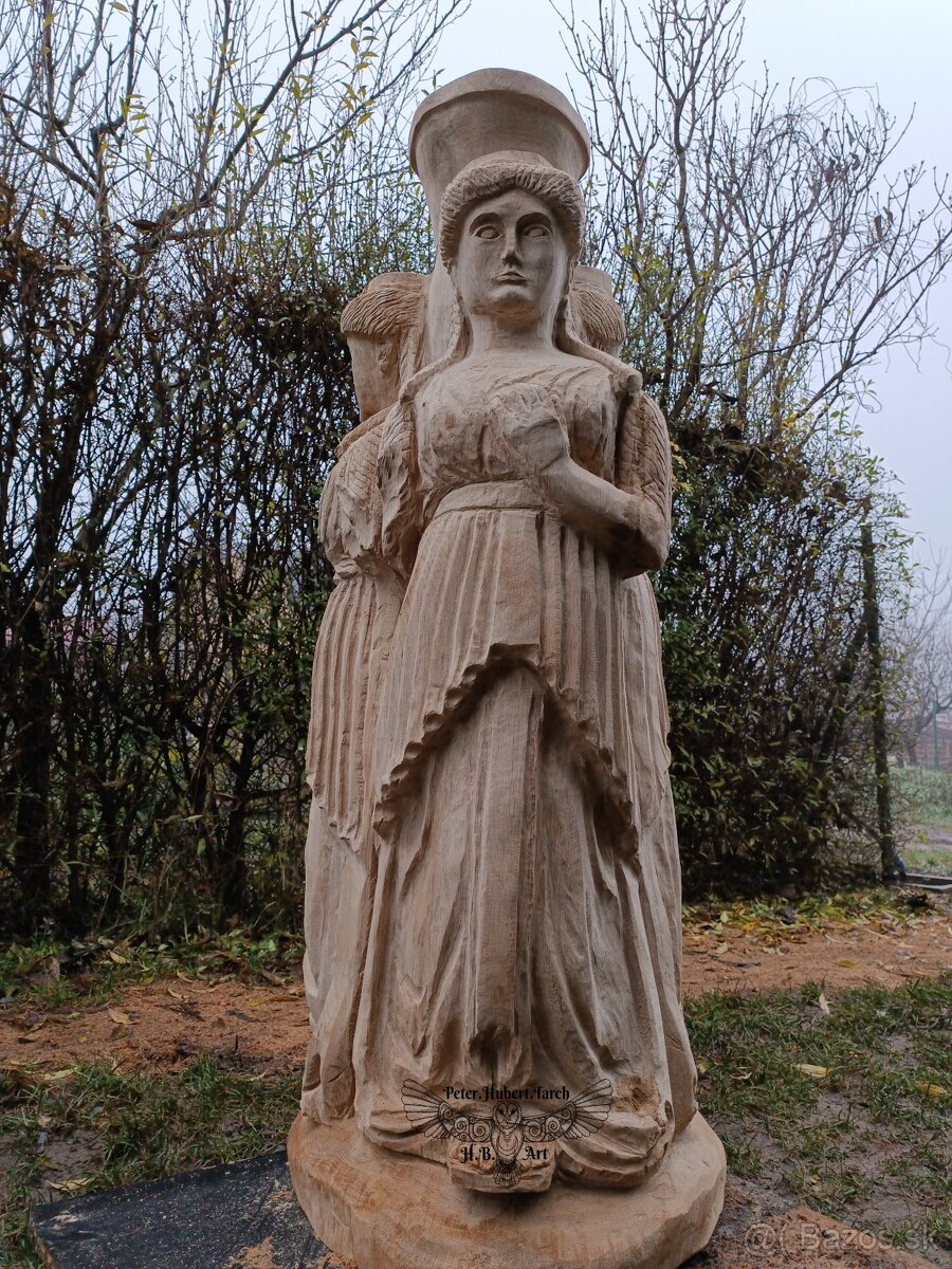 Hekate veľká socha