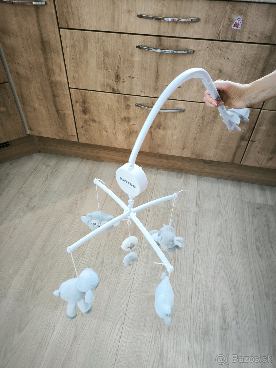 Hudobný kolotoč na postieľku Nattou