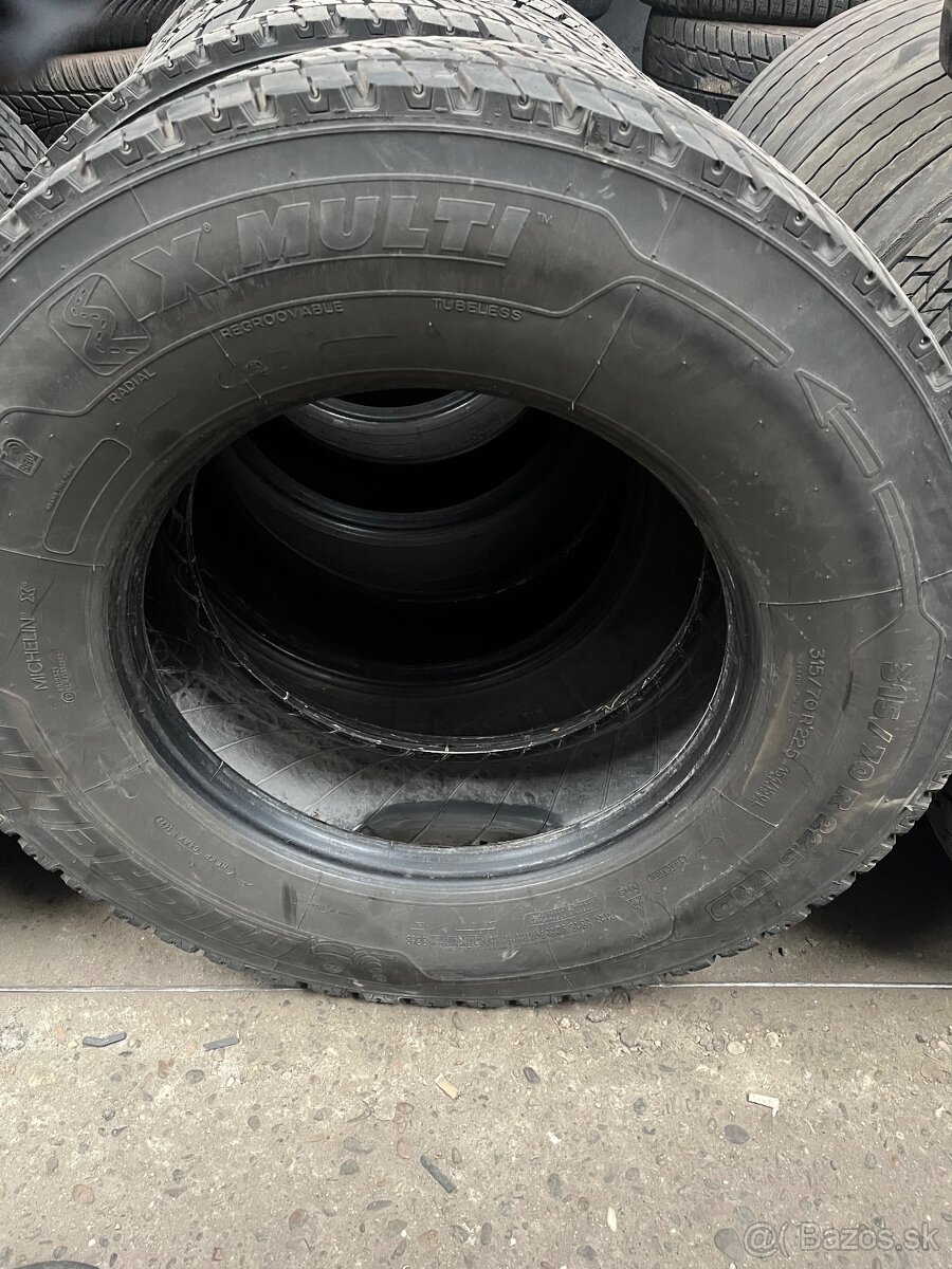 Predám 315/70R22,5