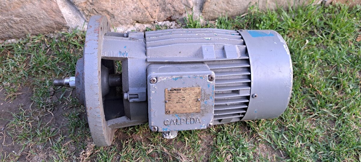 Predam prirubovy elektromotor 3 kw 2900 ot