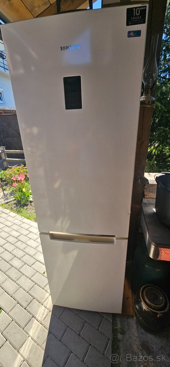 Samsung chladnicka 304l (98l + 191l + 15l)