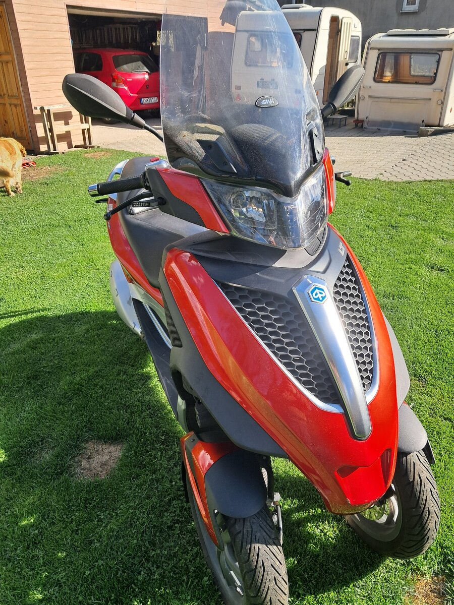 Predam PIAGGIO MP3 300 , YOURBAN ,,B" vodičák
