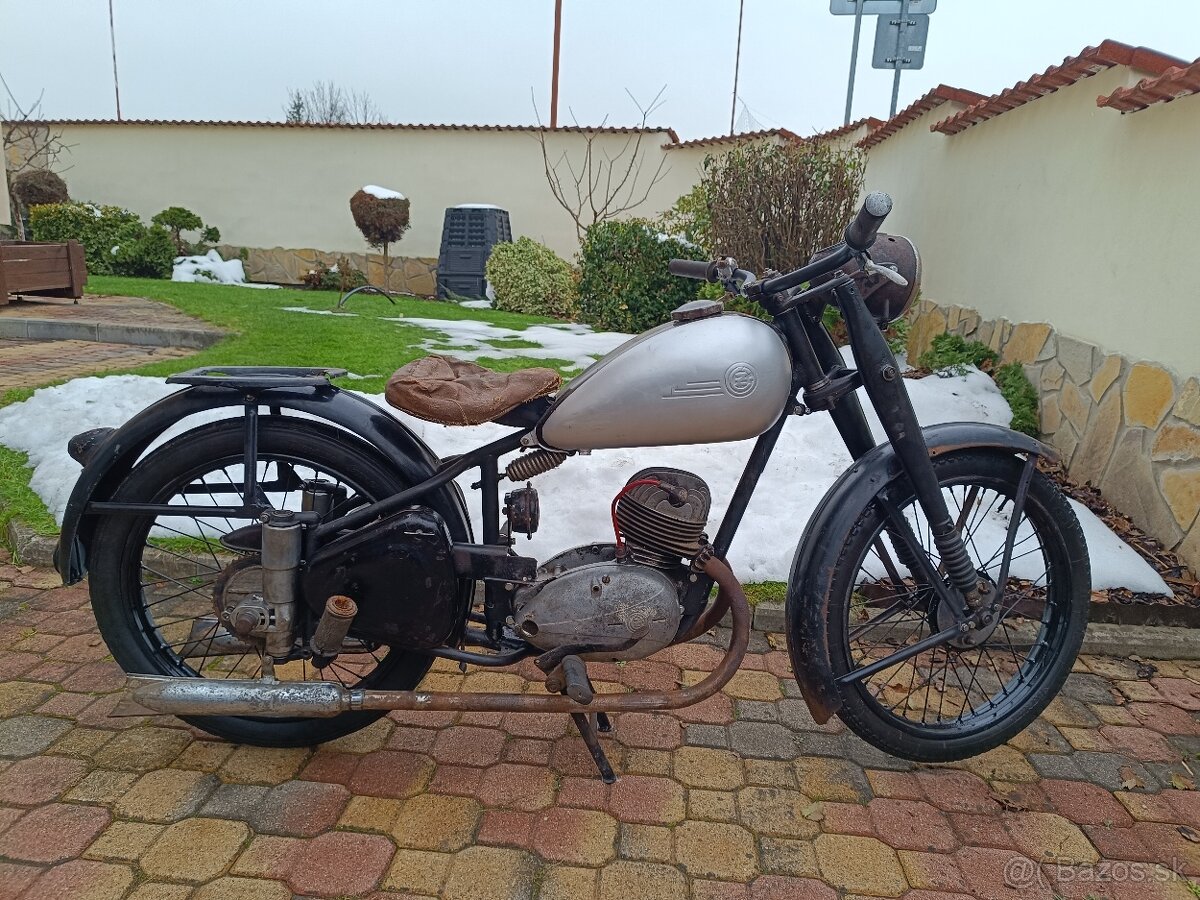 Veterán ČZ 150c malý perák