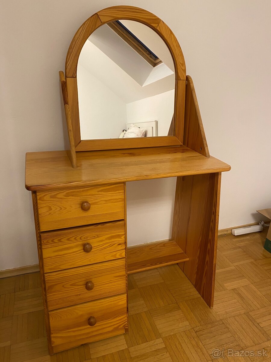 Toaletný stolík