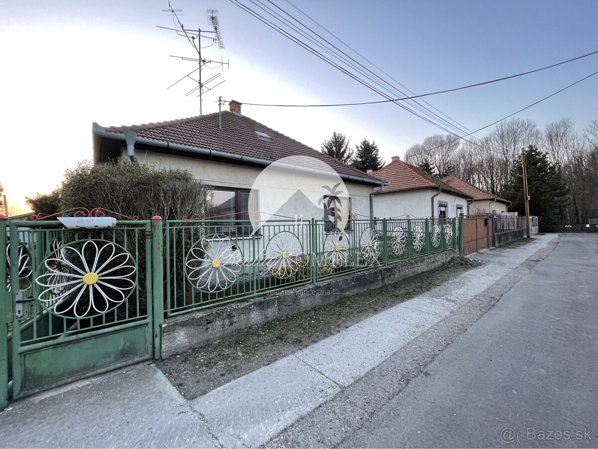 Reality KOMPLEX s.r.o. Vám ponúka rodinný dom s veľkým pozem