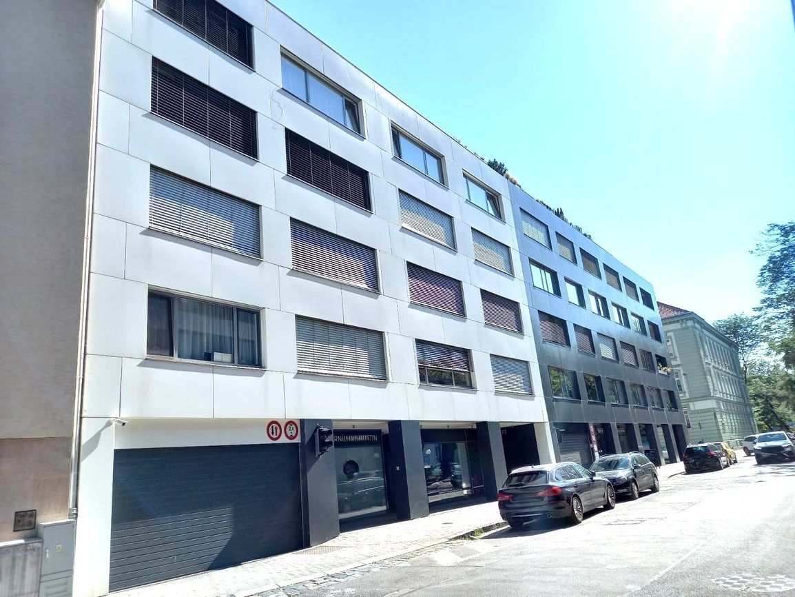 Pri Medickej záhrade, Bratislava I. prenájom vnútorné garážo