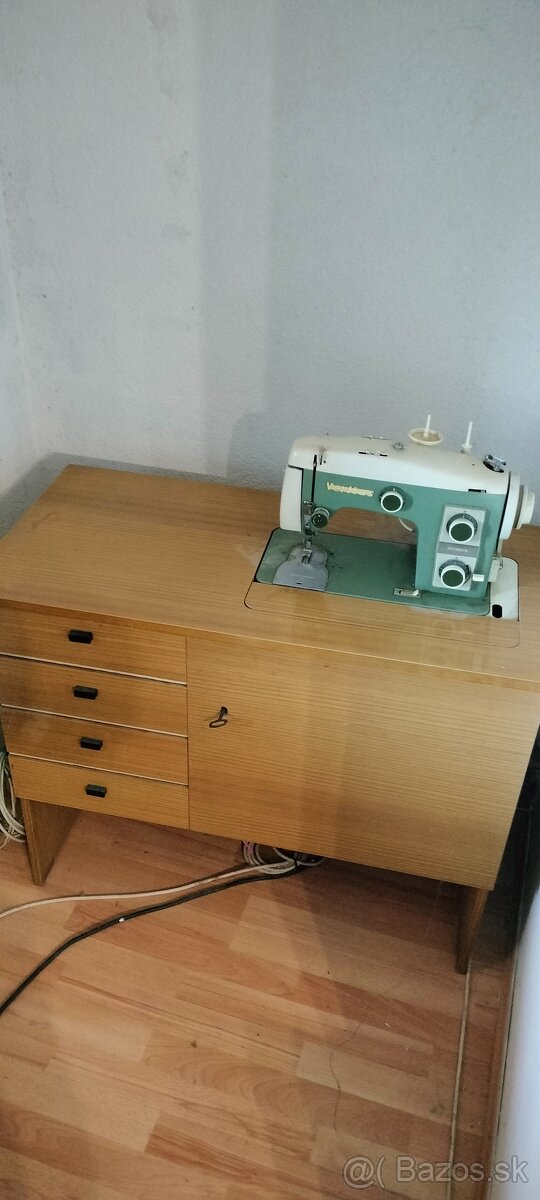 Stolikovy šijací stroj VERITAS