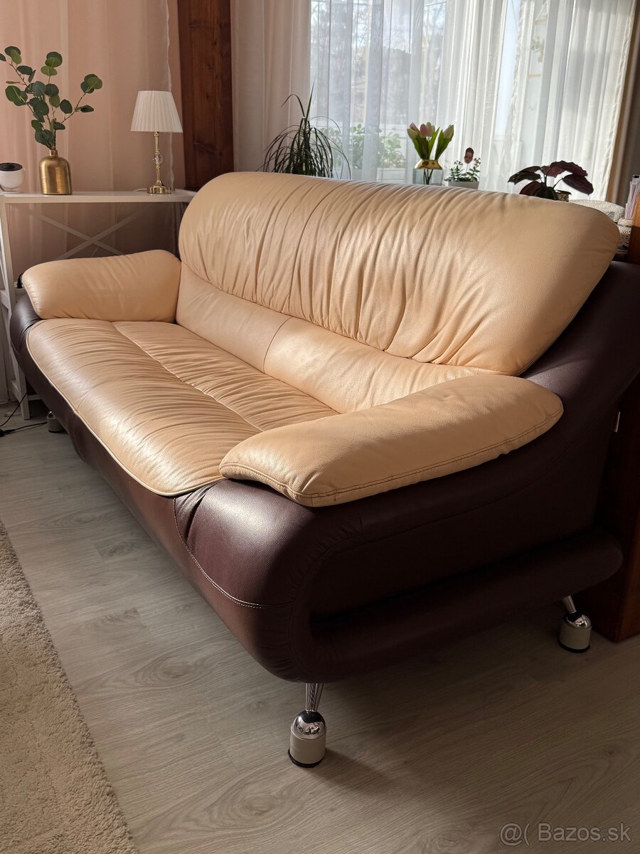 Gauč+ sklenený stôl