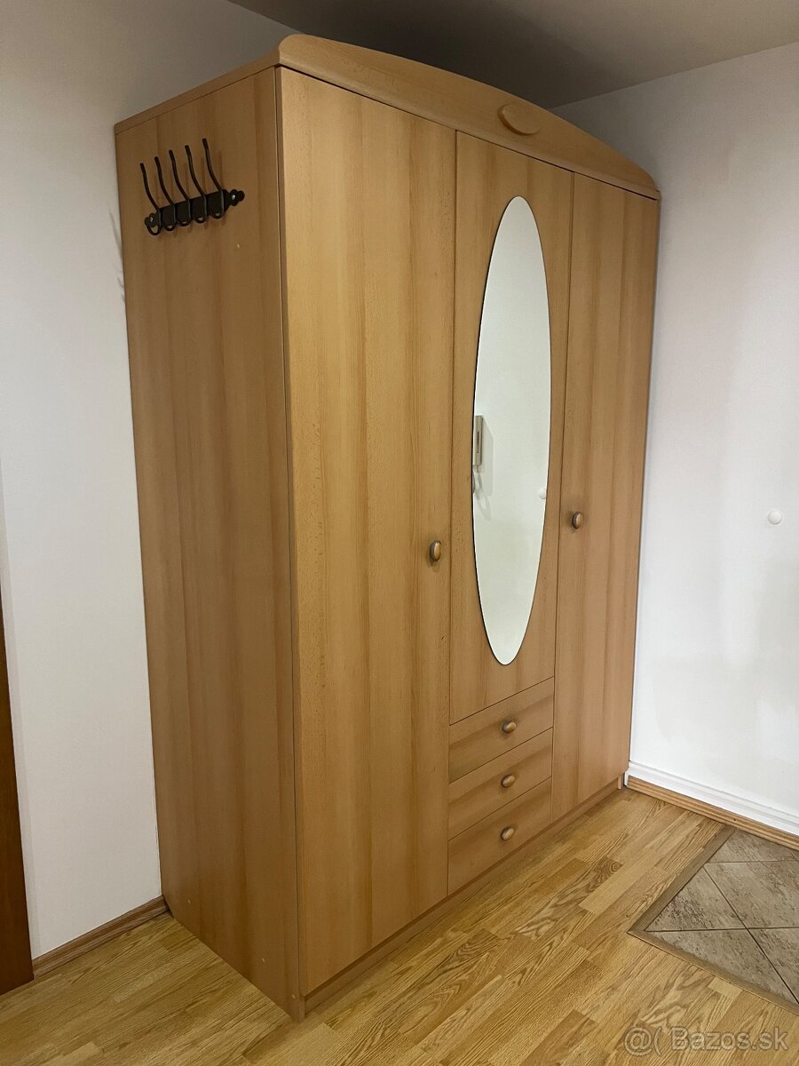 Šatníková skriňa