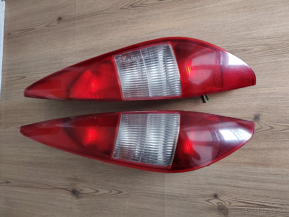 Ford Mondeo mk3 combi zadné svetlá