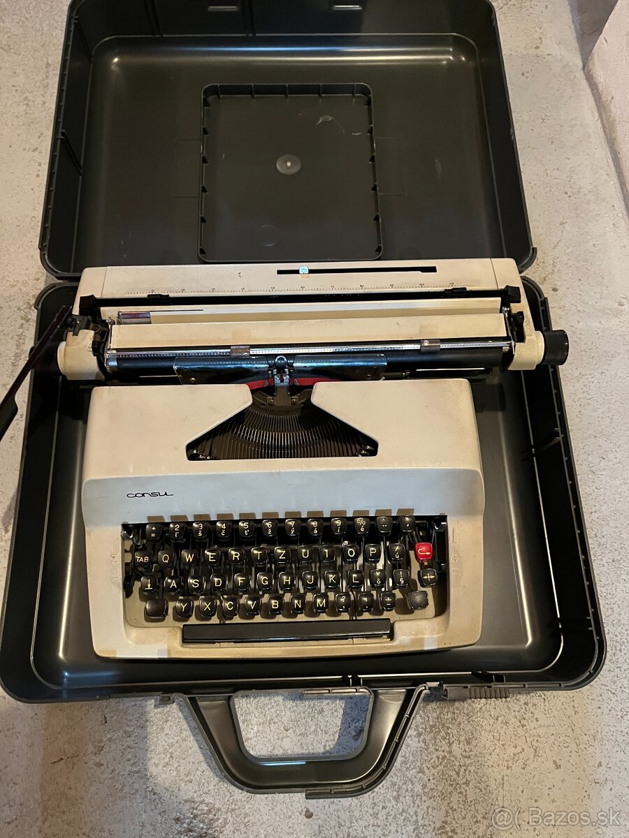 Kufríkový písací stroj