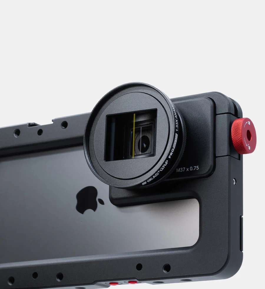 Filmárska klietka a 1.33X anamorfický objektív BeastGrip