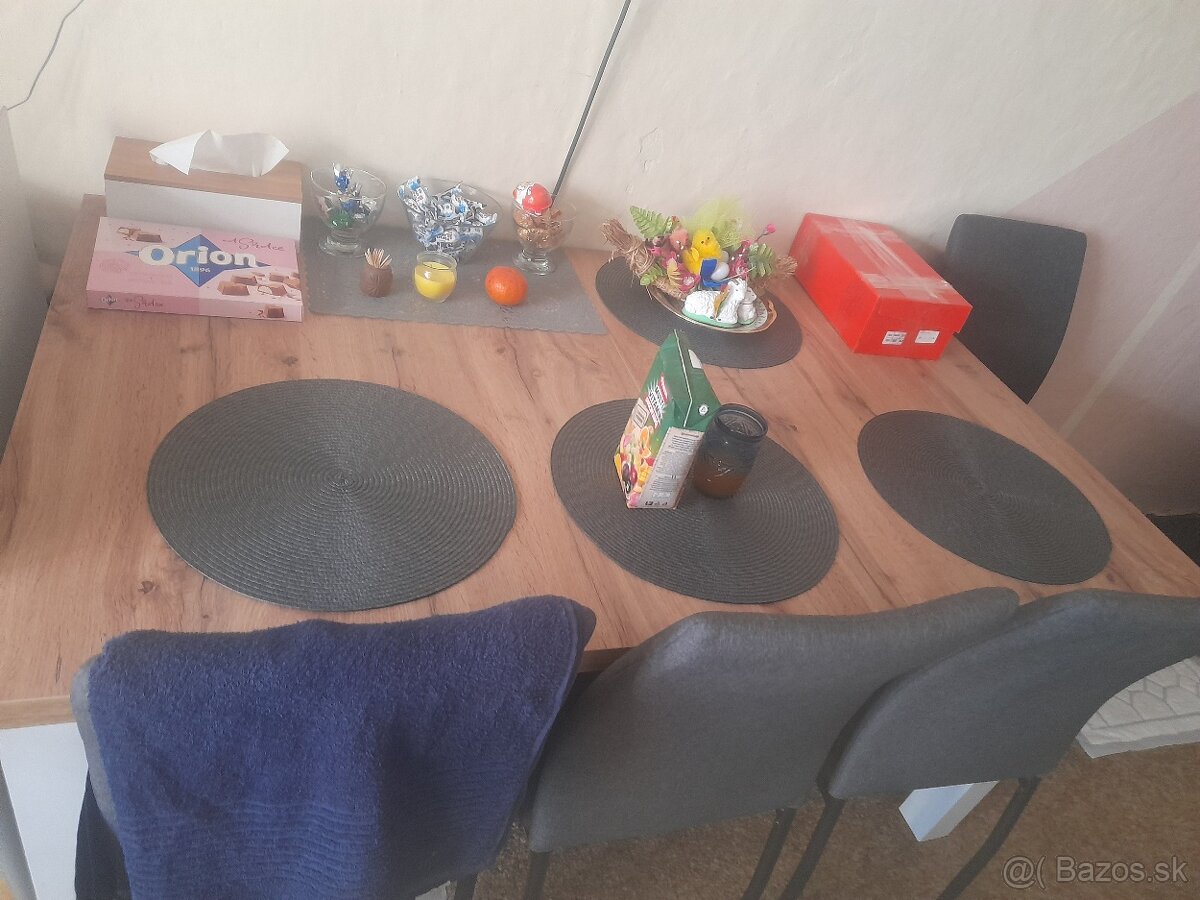 Rozkladaci stôl+4 stoličky