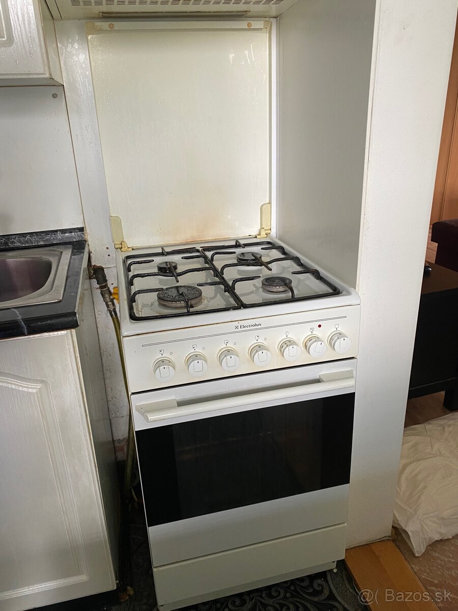 Sporák Electrolux plyn a elektrika