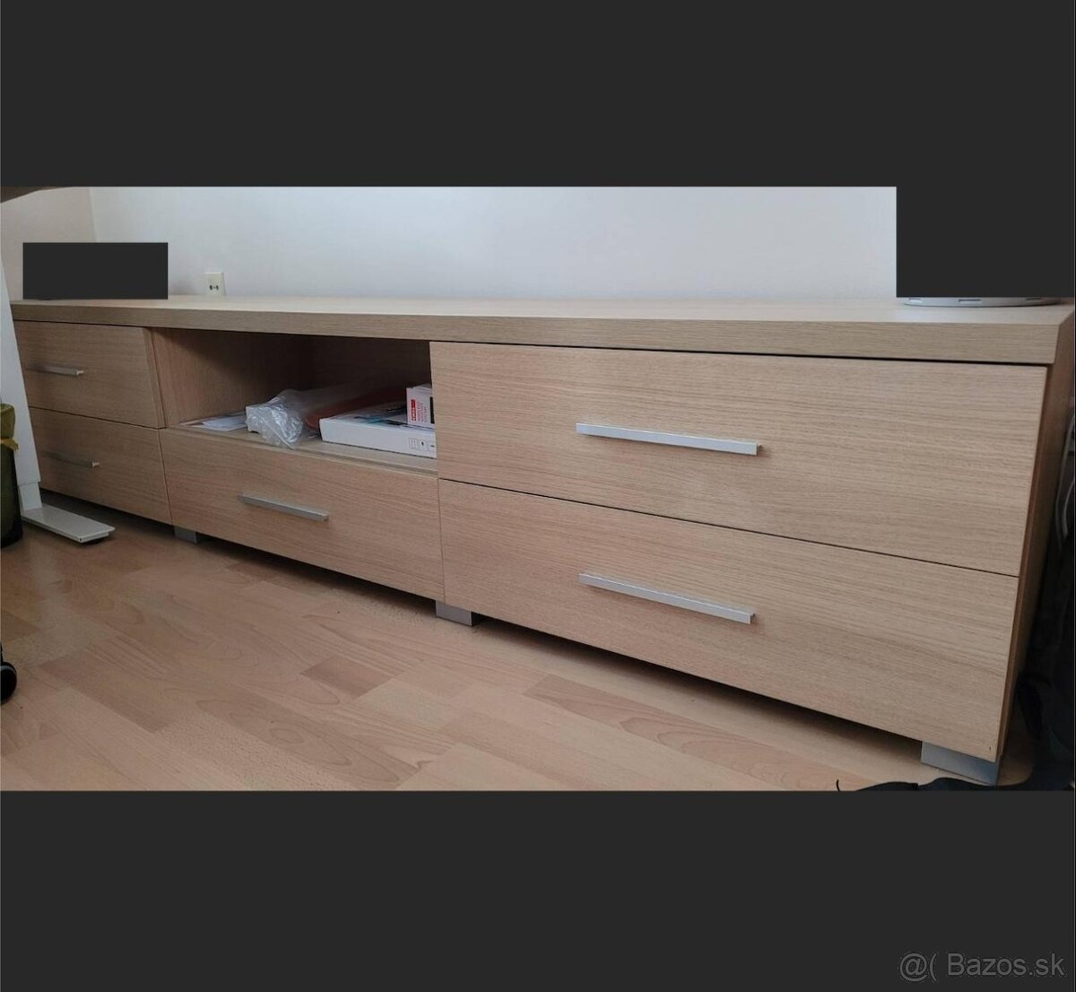 Skrinka pod TV