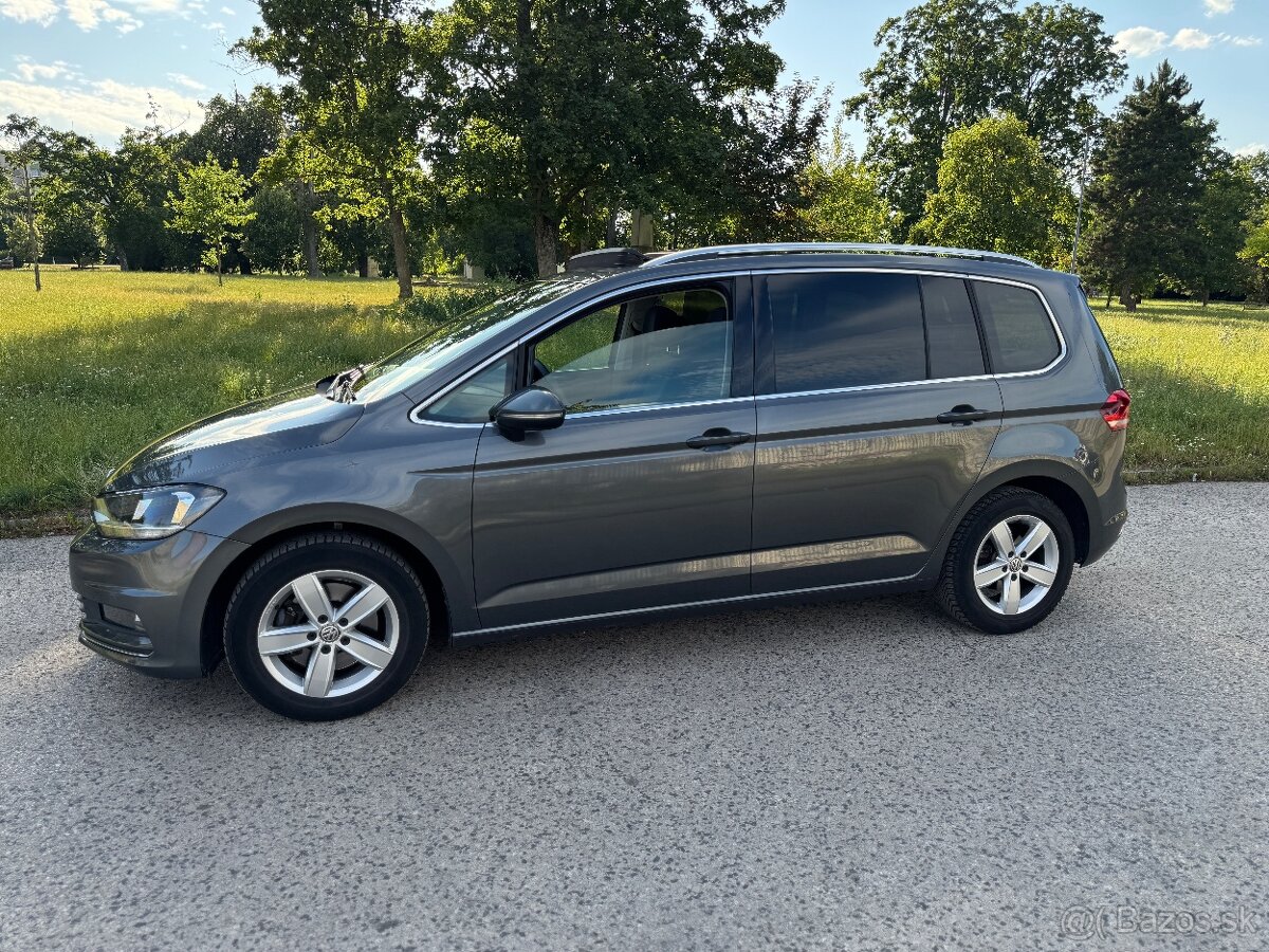 Volkswagen Touran model 2019 7 miestny