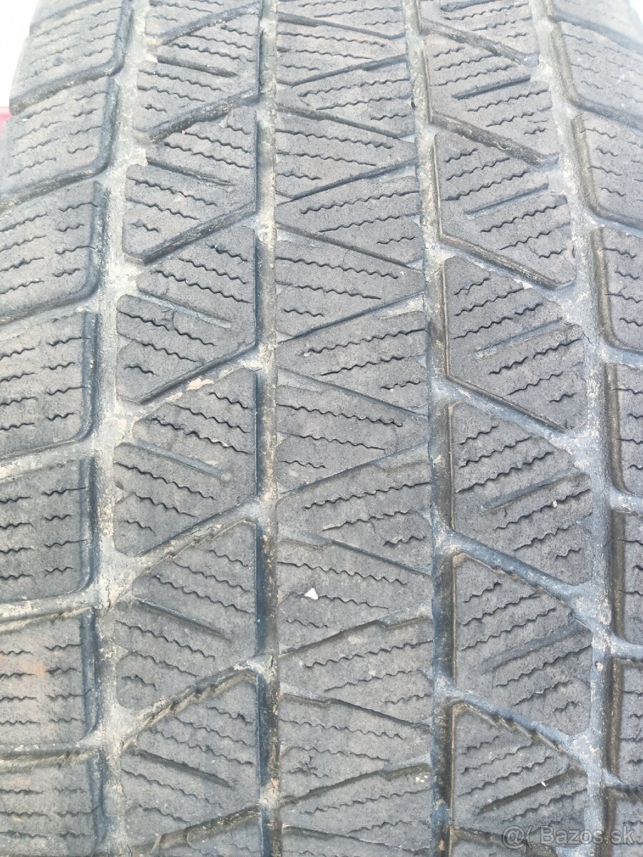 245/70 R16 107 S Bridgestone zima