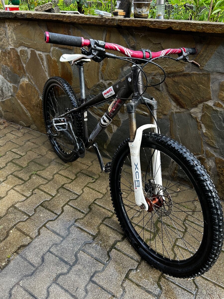 PREDÁM TENTO BICYKEL CENA DOHODOU