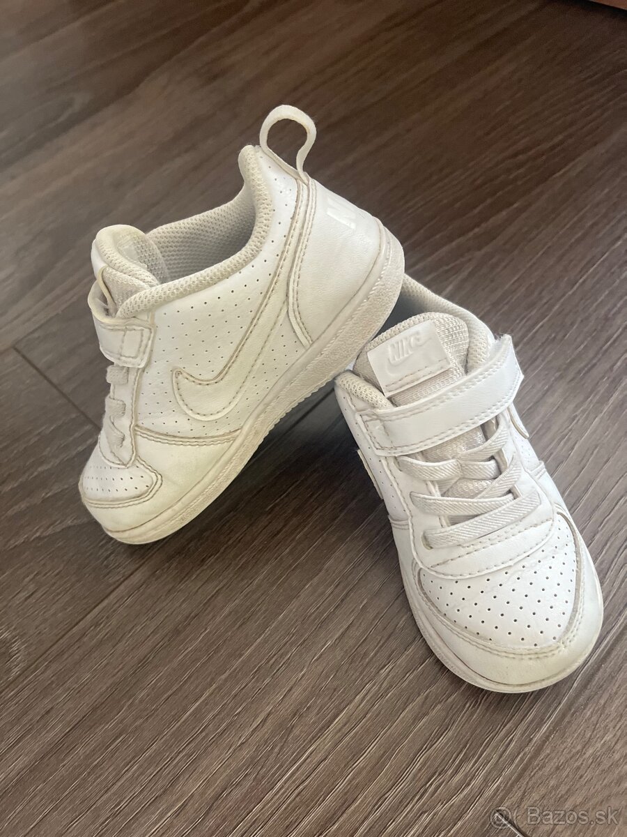 Nike 24-uni detske biele tenisky zalepovacie