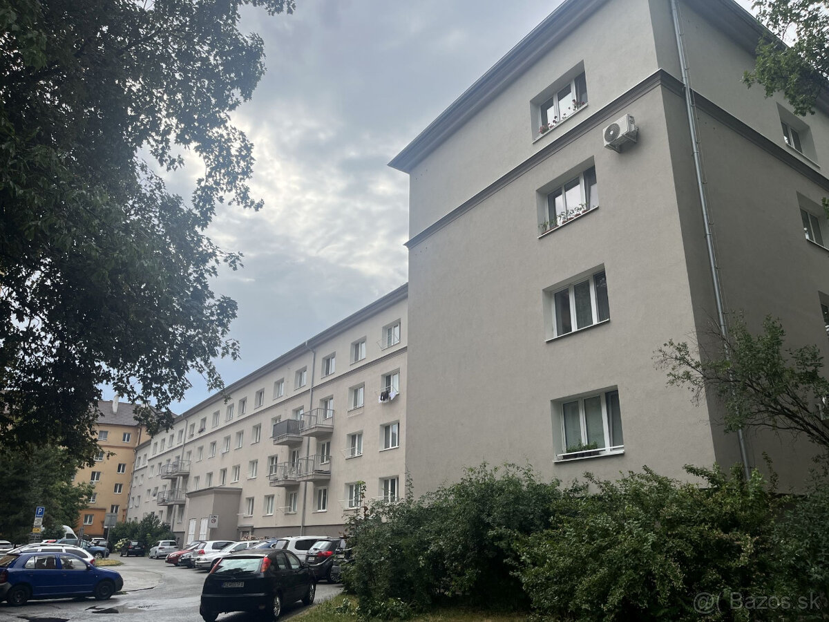 2-izb Tehlový STARÉ MESTO- JILEMNICKÉHO, OV, 60m2