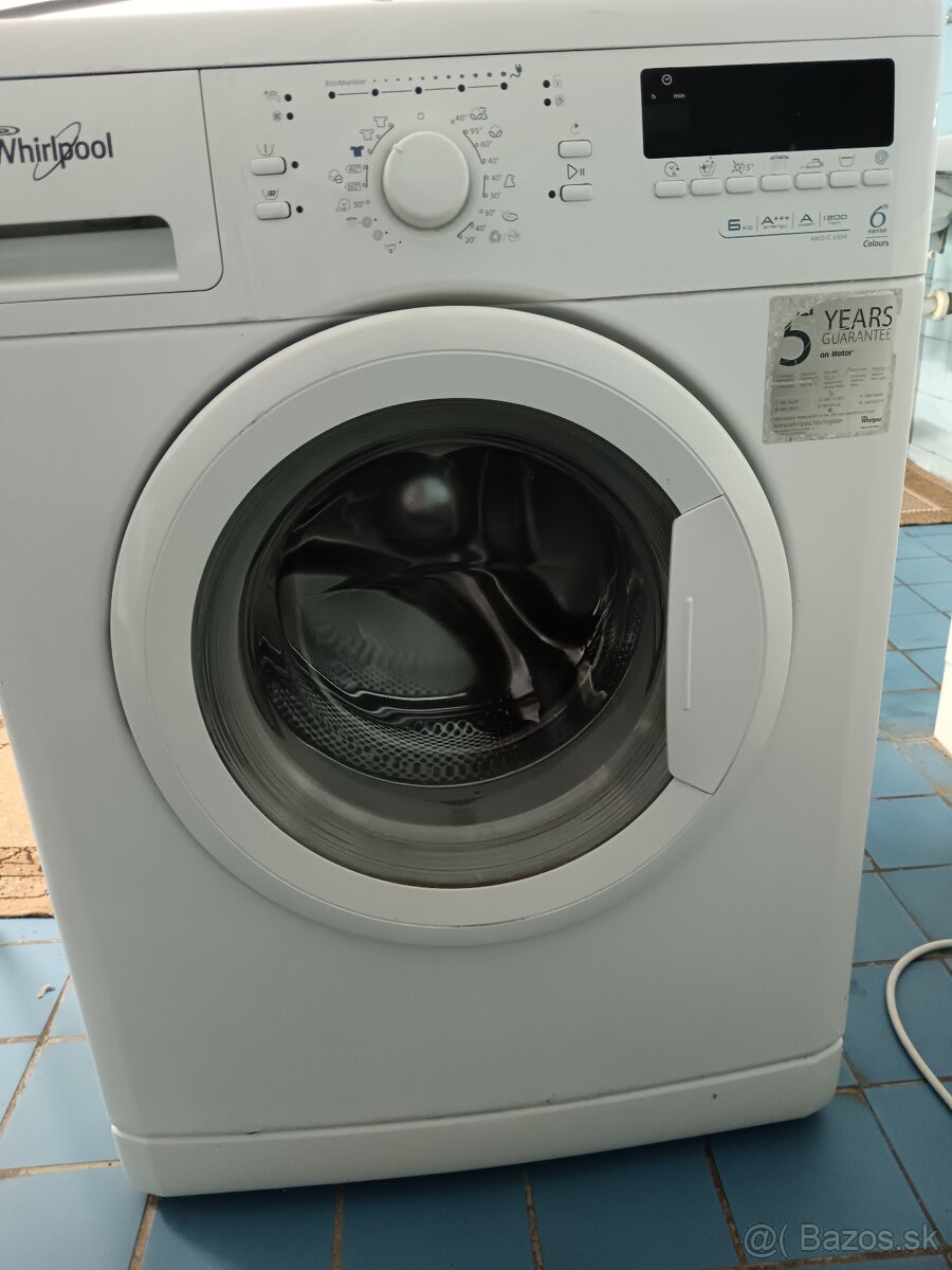 Pracka whirlpool