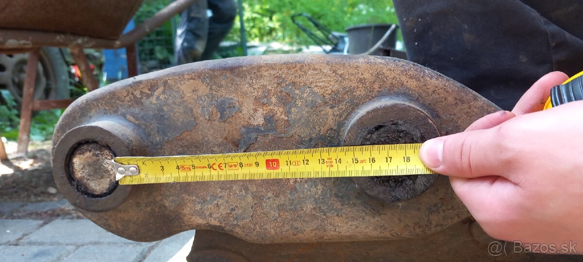 Poloautomatický rýchlo-upínak s lyžicami na mini rýpadlo