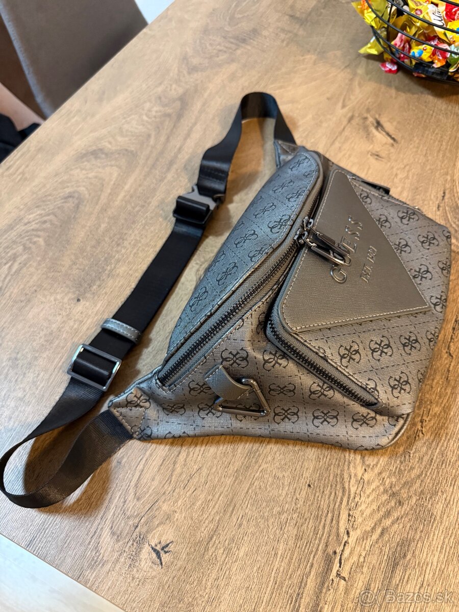 Kabelka Guess