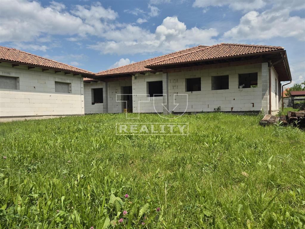 REZERVOVANÉ. Novostavba 4-izbového bungalovu s veľkým...